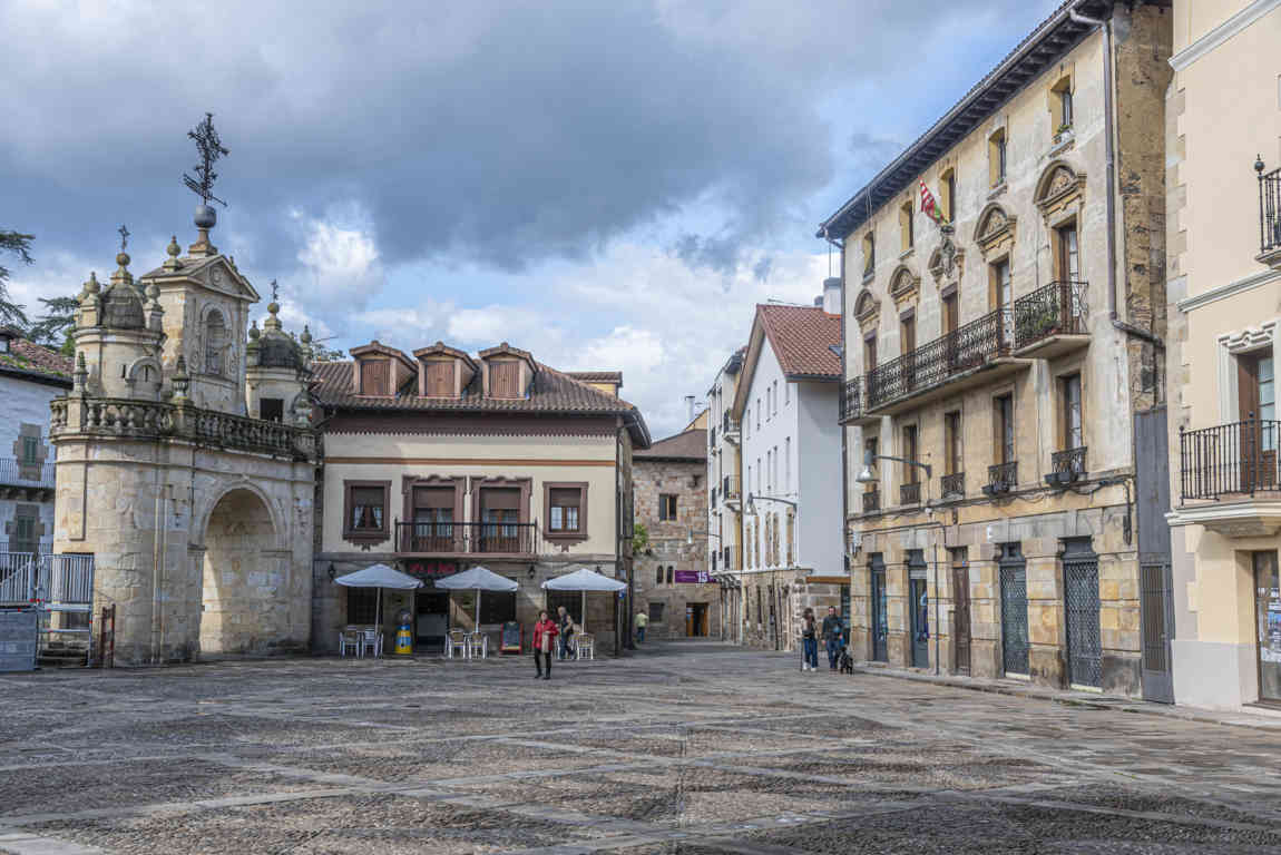 Vizcaya - Durango 25 - plaza de Santa Ana.jpg